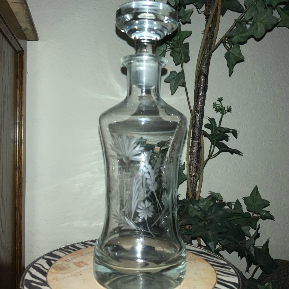 HOST PICK 💖🦋💖Vintage glass etched glass from 1960’s